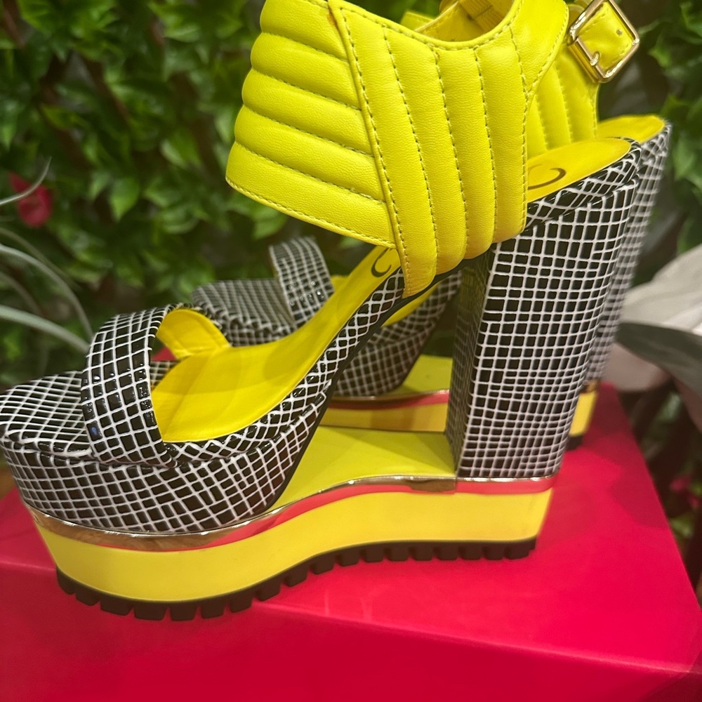 NWT Privileged Colorful Yellow & Black Platform Shoes with Chunky Heels